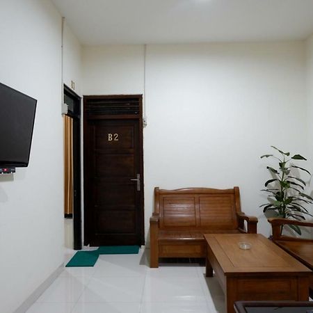 Reddoorz Near Living Plaza Purwokerto Hotel Exterior photo